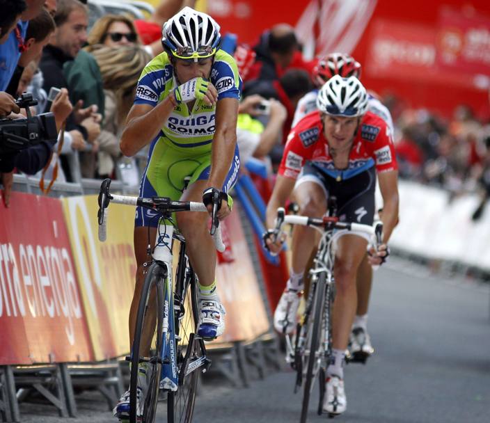 Il primo trionfo in un grande giro arriva nel 2010. Vincenzo Nibali conquista la Vuelta con la maglia della Liquigas-Doimo. Ecco l’arrivo di Andorra nell’11/a tappa (PhotoBettini) 